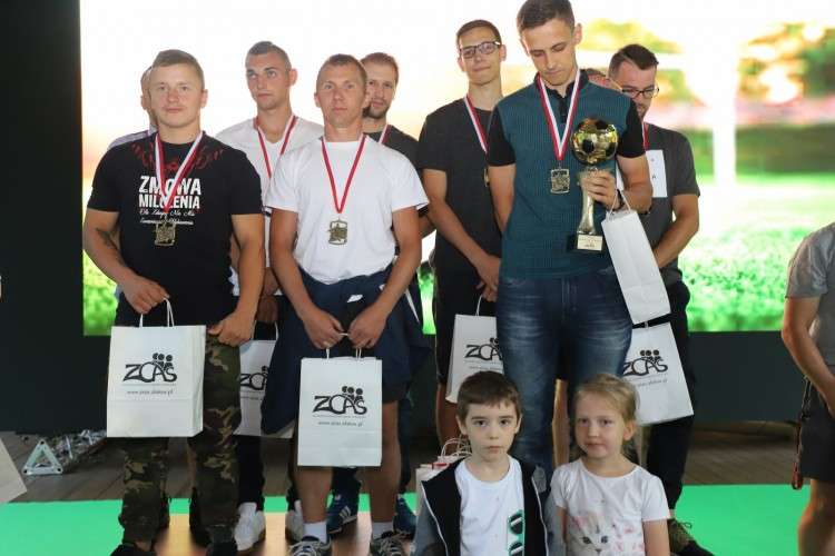 Dekoracja zwycięzców Złotowskiej Ligi 