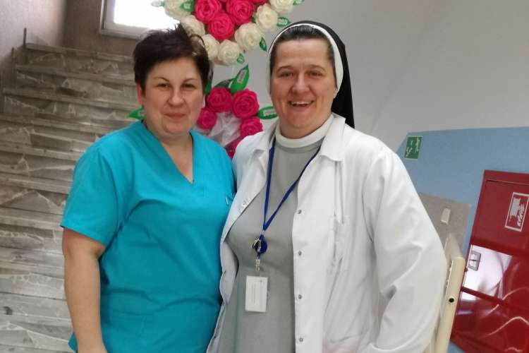 Rozmowa z żywiołową siostrą Piotrą stąpającą twardo przez życie nie tylko o pracy w hospicjum