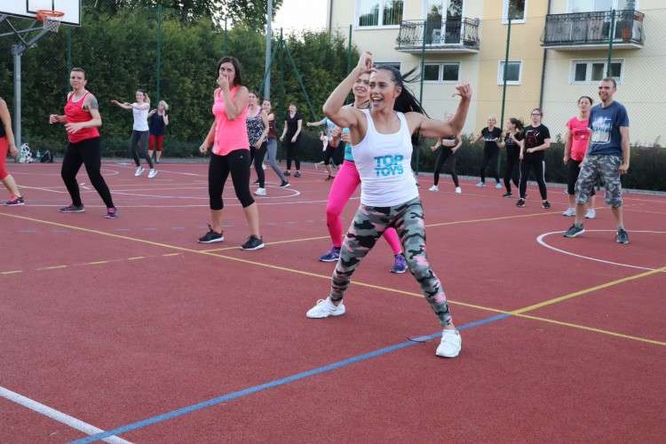 Zumba w plenerze ze Szkołą Tańca Top Toys w Złotowie