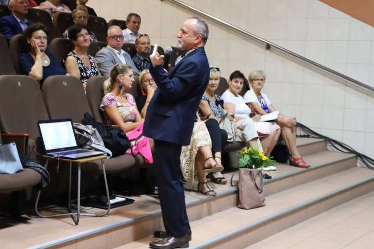 Wykład prof. Kokowskiego w UTW