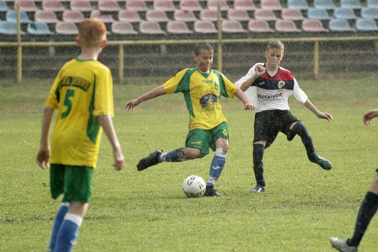 Deszczowe derby w Jastrowiu