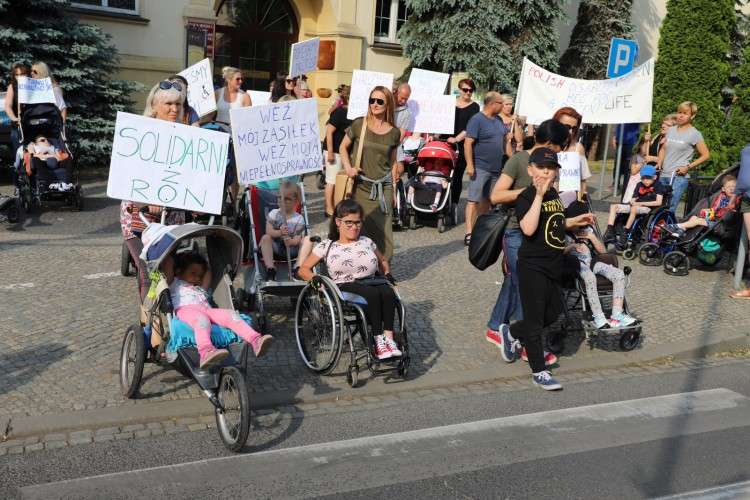 Manifestacja przy złotowskim ratuszu