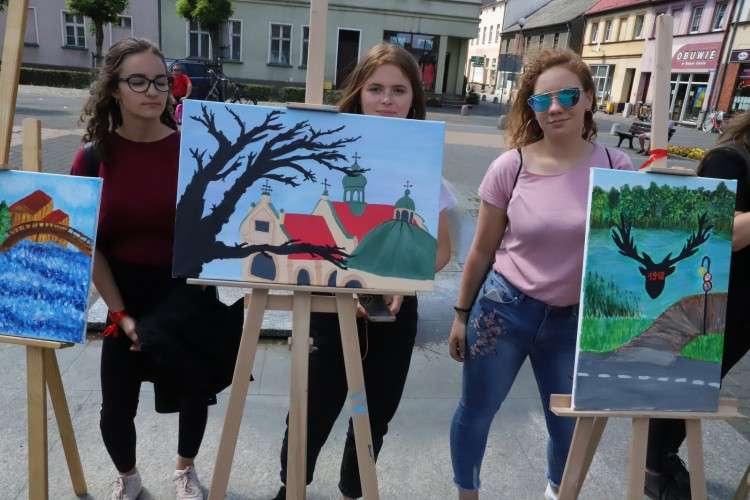 Wystawa poplenerowa na placu Paderewskiego w Złotowie