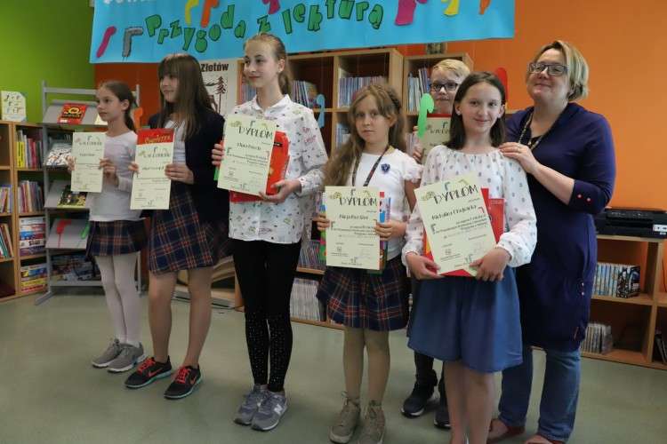 Spotkanie z Justyną Bednarek i podsumowanie konkursu w Miejskiej Bibliotece Publicznej