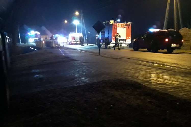 Auto wylądowało w rzeczce
