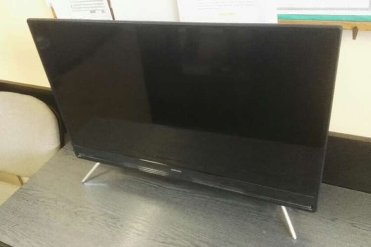 Zatrzymano sprawców kradzieży telewizora i odzyskano skradzione mienie