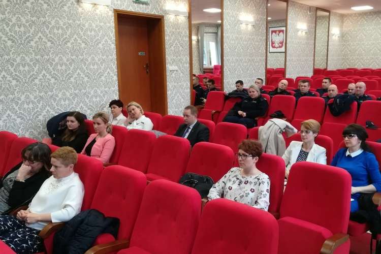 Policjanci spotkali się z pracownikami banków i placówek bankowych