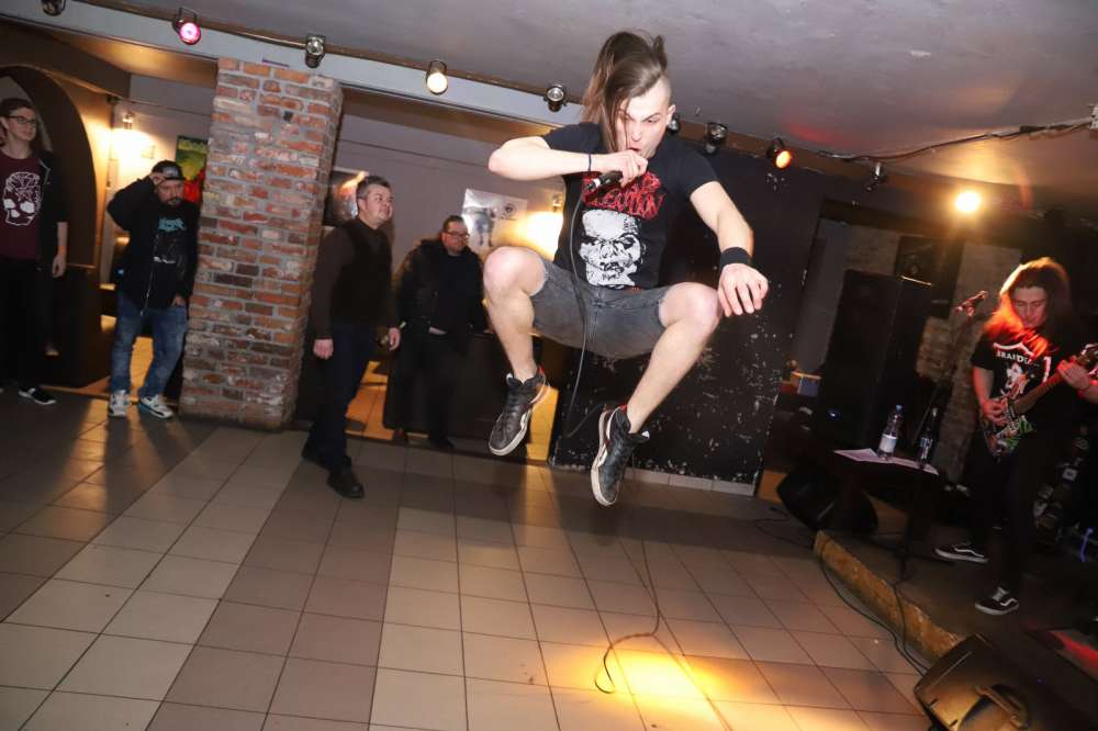 Tester Gier i Mass Insanity w klubie Generator