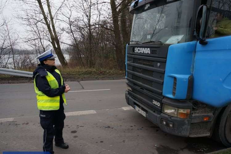 Policjanci skupią dzisiaj swoją uwagę na busach i autobusach