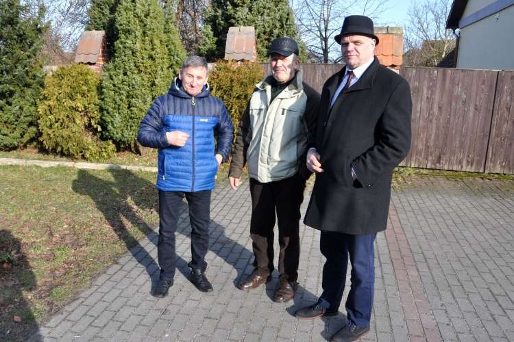 Chodnik zamiast drogi? Starosta odwiedził Sypniewo