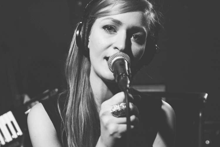 Frontmanka na rockowej scenie - Kamila Apryas koncertuje w Warszawie