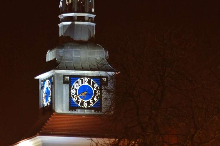 Jak kształtuje się ilość urodzin, zgonów i ślubów w łobżenickiej parafii?