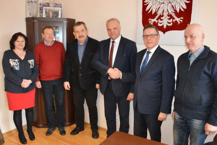 Dobili targu