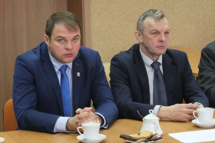 Wójt zachęca powiat do oszczędności