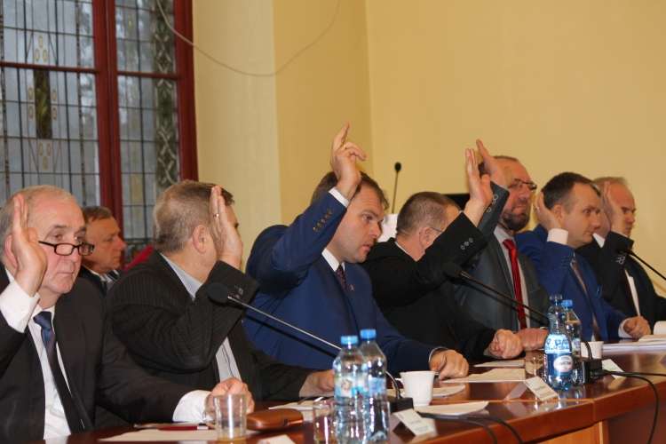 Powiat się rozjechał, nie ma kasy na drogi