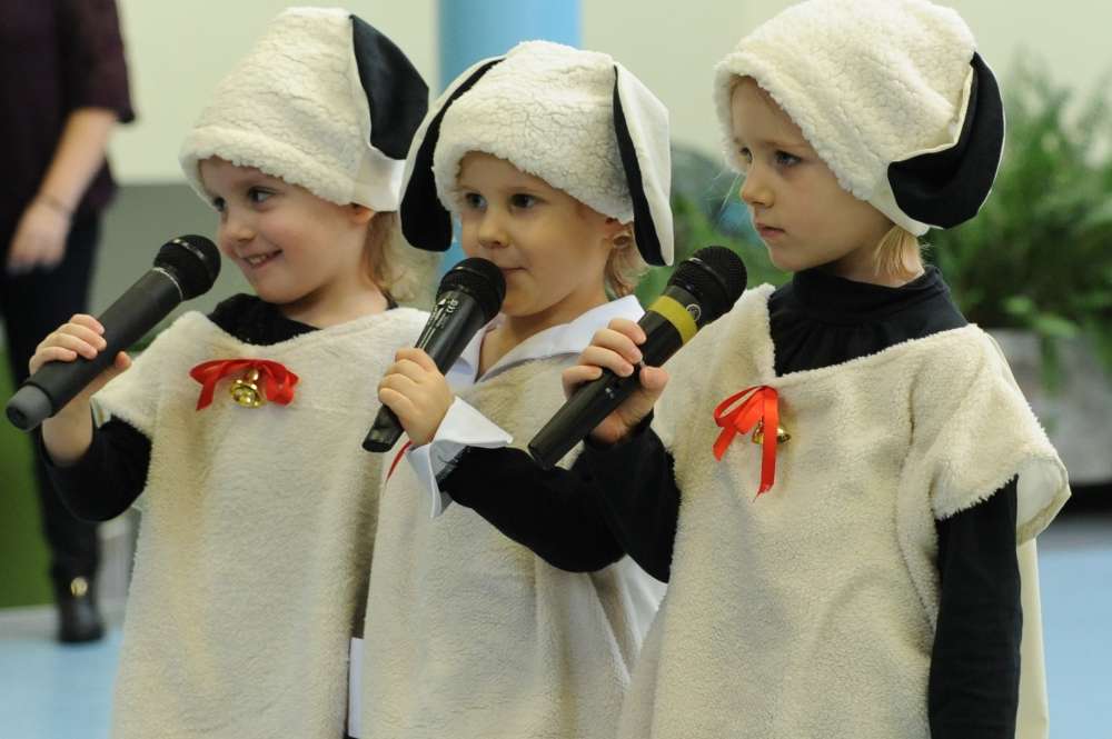 Kocha Babcię i Dziadziusia każdy wnuczek , każda wnusia