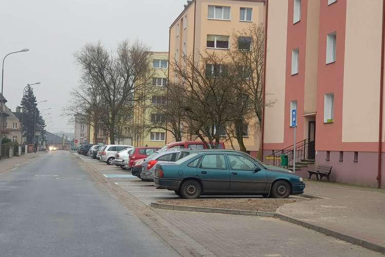 W Złotowie przybywa miejsc parkingowych
