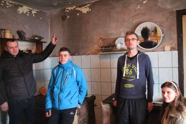 Niezaradne, schorowane rodzeństwo potrzebuje pomocy