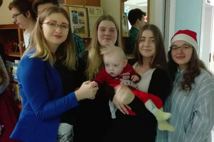 Uczniowie I LO odwiedzili podopiecznych złotowskiego Hospicjum