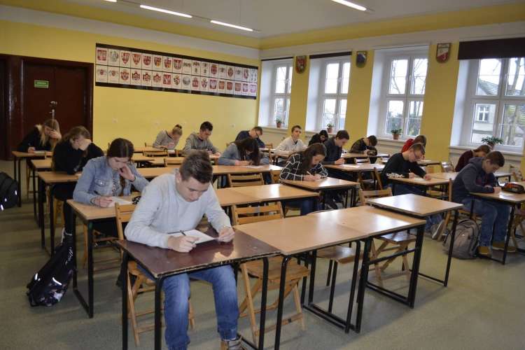 Polonistyczne łamigłówki w Ekonomie