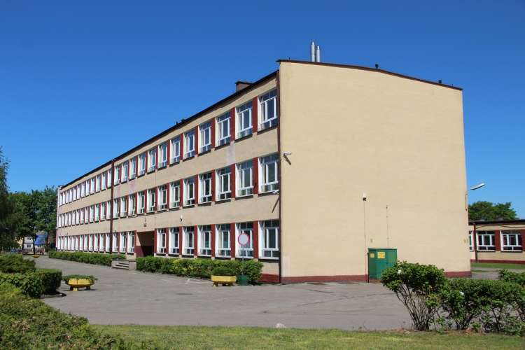 Praktykantka próbowała uciszyć ucznia. Teraz będzie miała problemy