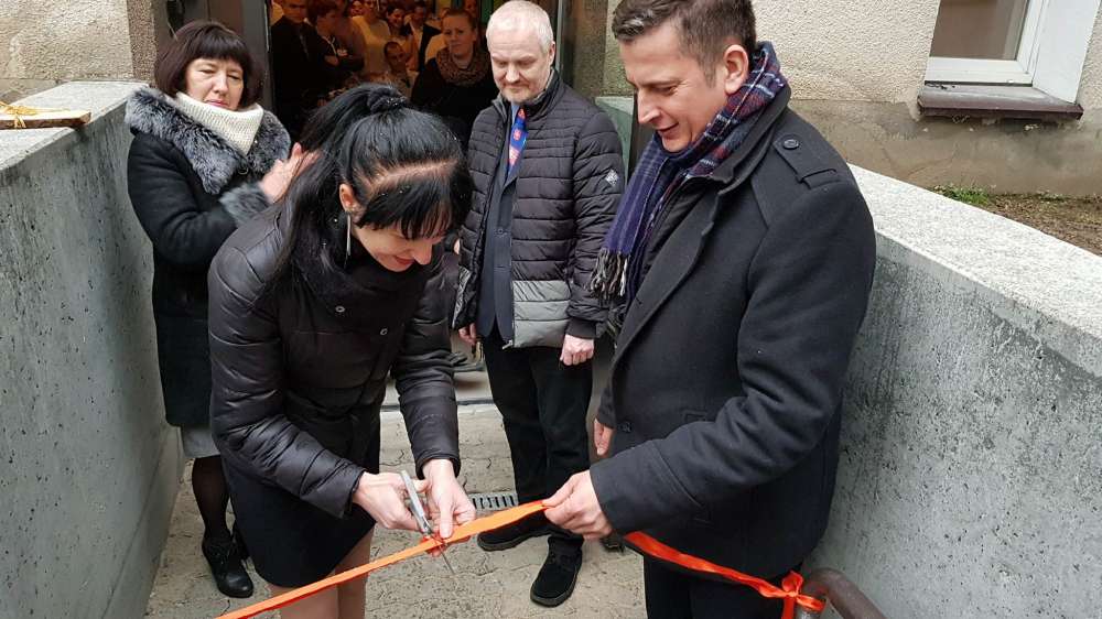 Oddanie do użytku zjazdu dla niepełnosprawnych do klubu Wir