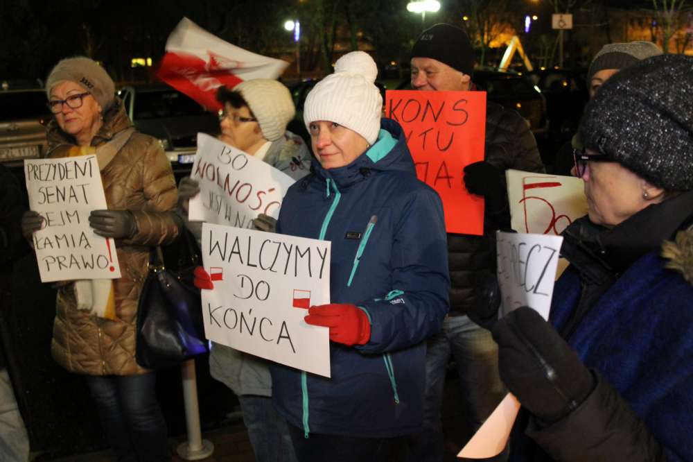 Kolejny protest przed budynkiem Sądu Rejonowego w Złotowie