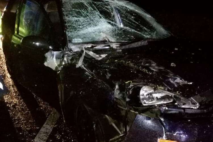 Kolizja dwóch samochodów osobowych i ciągnika