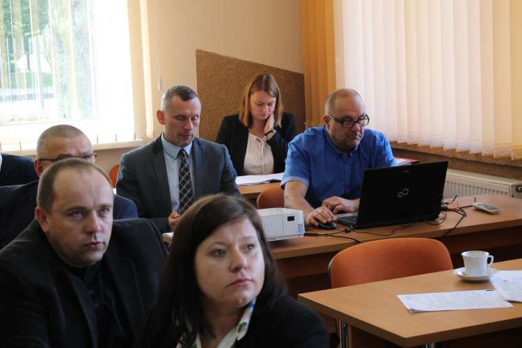 Ostre słowa, ostre cięcia - ruszyły prace nad budżetem