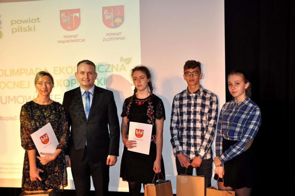Laureaci ponadpowiatowego etapu eko-olimpiady odebrali nagrody