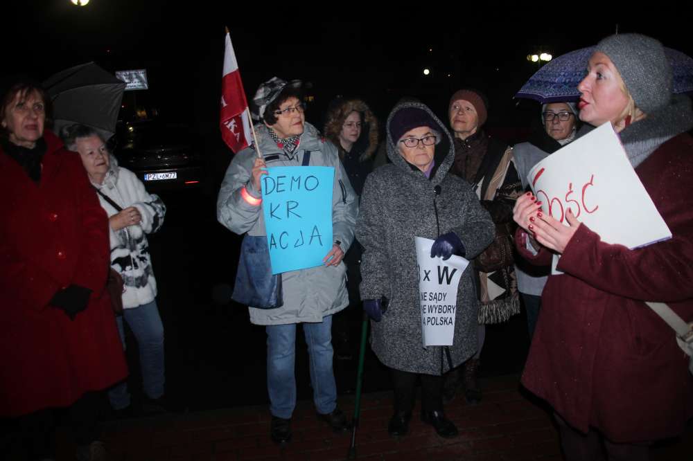 Kolejny protest pod budynkiem Sądu Rejonowego w Złotowie