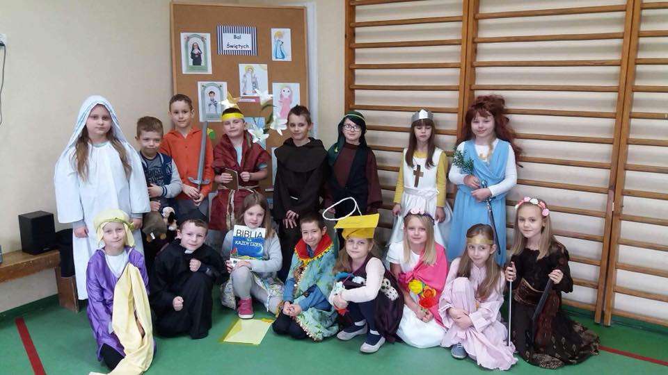 Bal wszystkich świętych w Zespole Szkół Katolickich w Złotowie