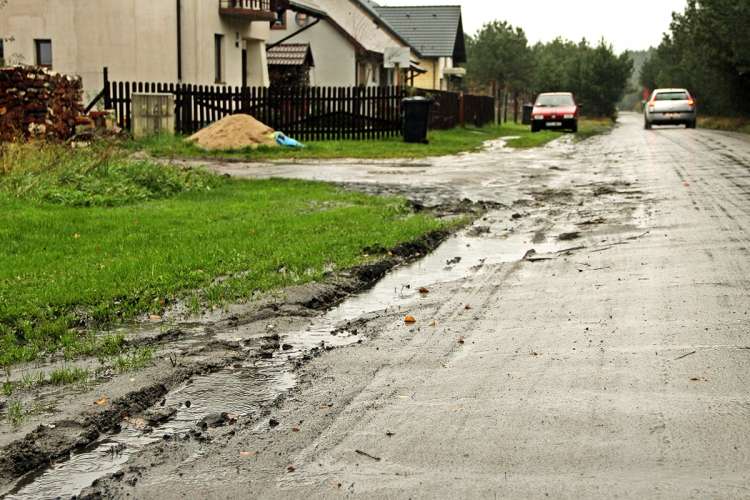 Mieszkańcy proszą o lepszą drogę