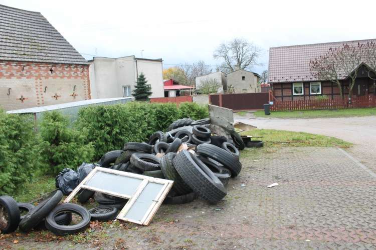 Opony zalały wsie