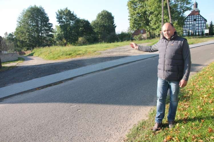 Chodnik na środku skrzyżowania