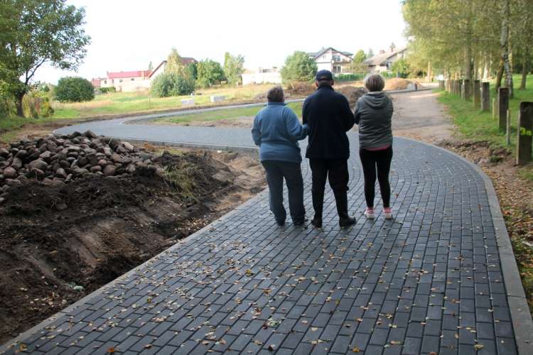 O co tutaj chodzi? Dlaczego z prostej drogi zrobiono serpentynę