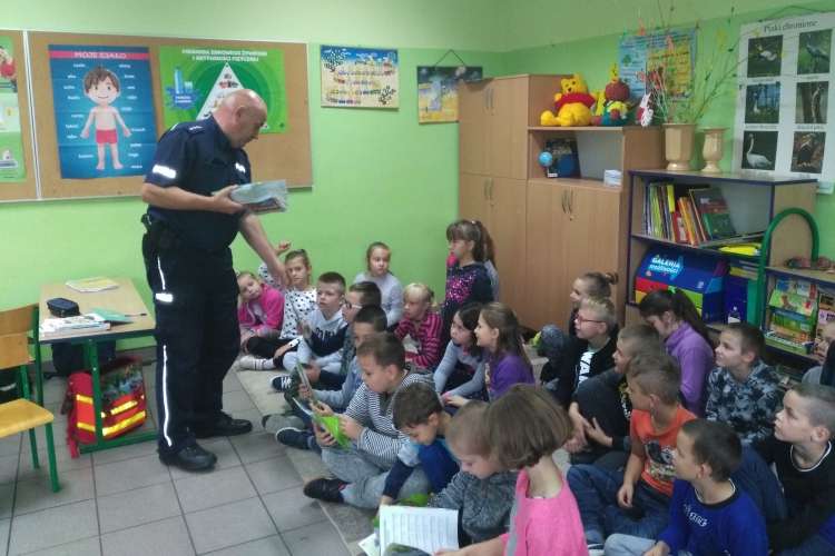 Bezpieczna droga do szkoły – pogadanka z dziećmi