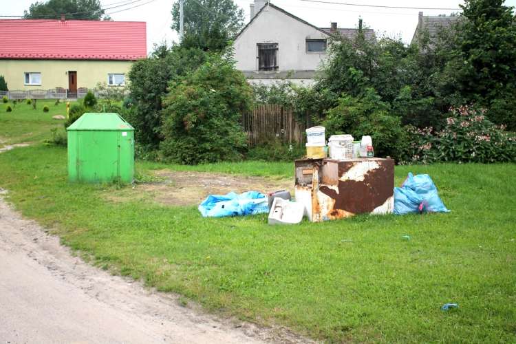 Odpady szpecą wsie, a szkoły niepubliczne trzeba rozliczyć