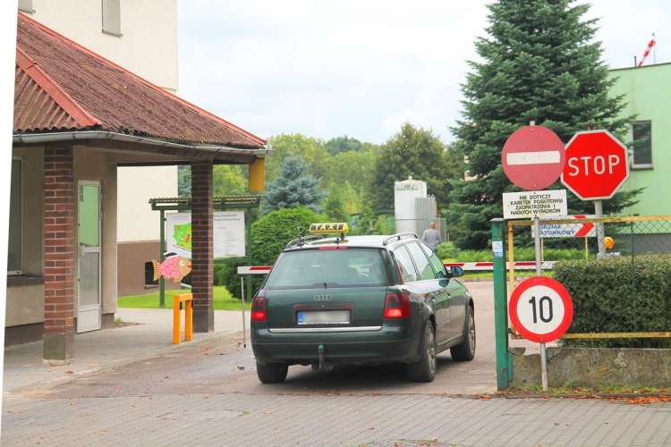 Blokada na szpitalnym szlabanie. Dwie strony konfliktu