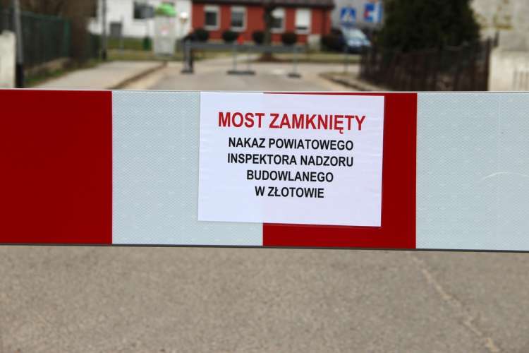 Co z mostami?