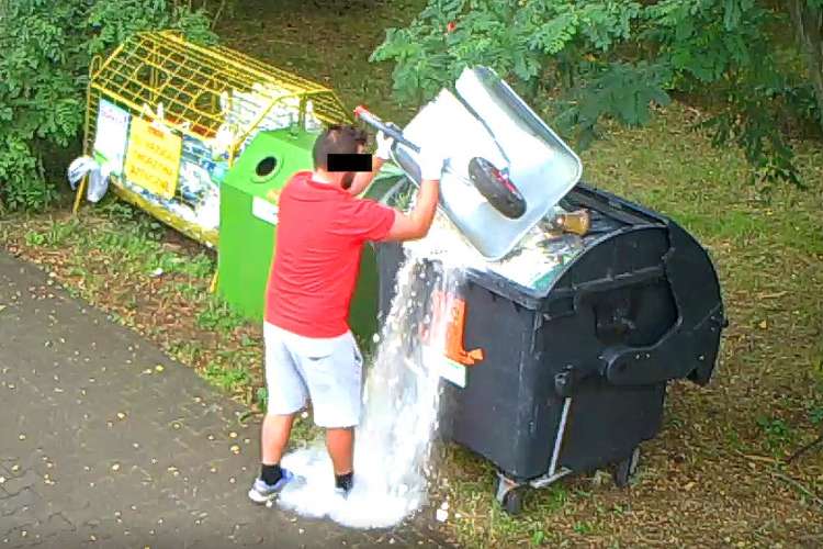 Na gorącym uczynku. Proceder nielegalnego pozbywania się śmieci trwa