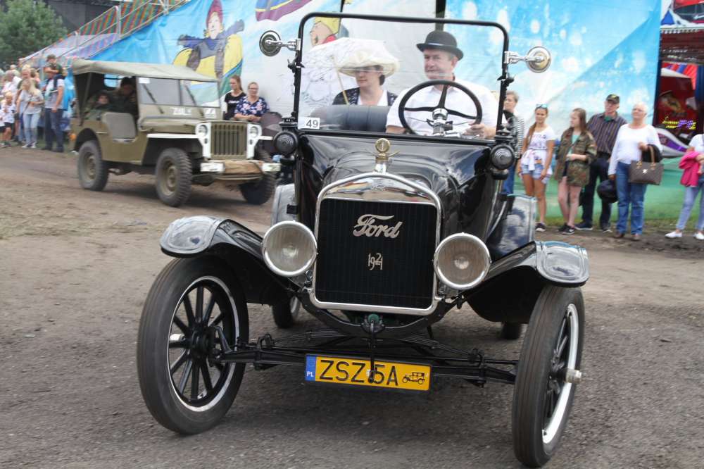 Parada pojazdów zabytkowych w Jastrowiu
