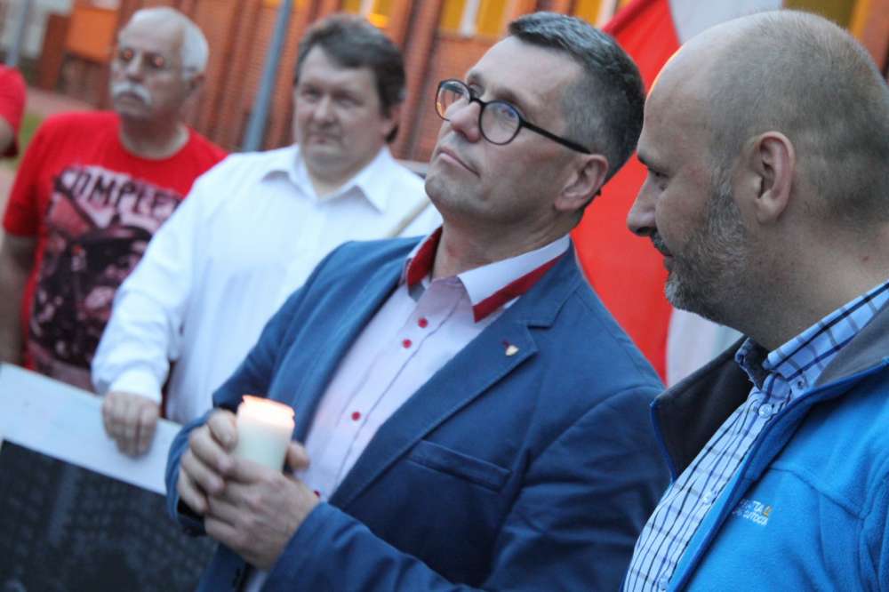 Poniedziałek przed budynkiem sądu w Złotowie