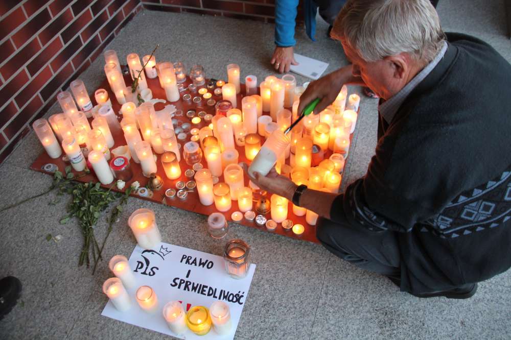 Niedzielny protest przed Sądem Rejonowym w Złotowie