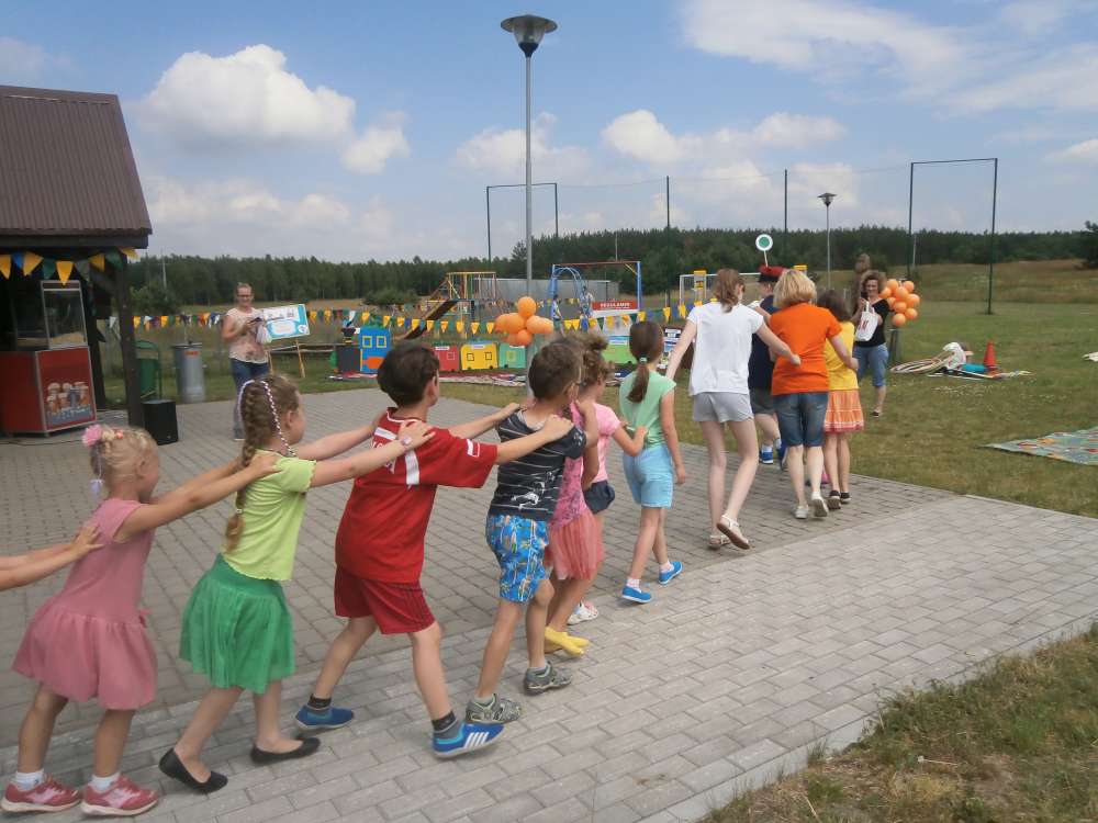 Czytanie pod chmurką