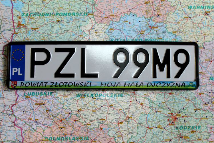 Produkcja i dostawa tablic rejestracyjnych - korzystna współpraca