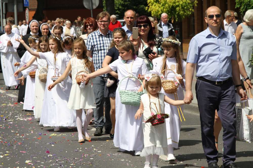 Procesja Eucharystyczna Bożego Ciała parafii pw. WNMP i św. Rocha w Złotowie