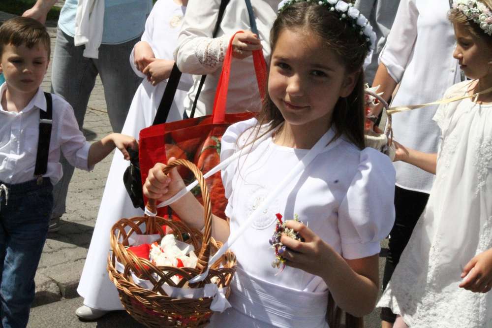 Uroczysta procesja  Bożego Ciała parafii pw. św Piotra i Pawła Apostoła