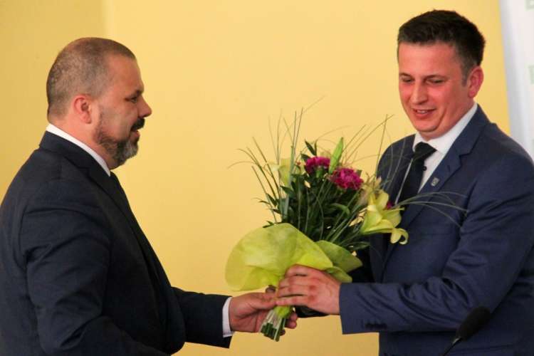 Niejednogłośna aprobata dla burmistrza