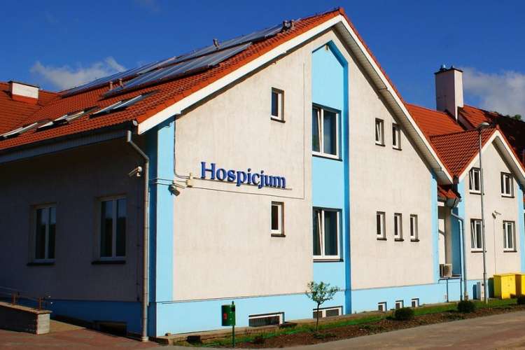 Bomba w hospicjum! Anonimowy telefon w nocy